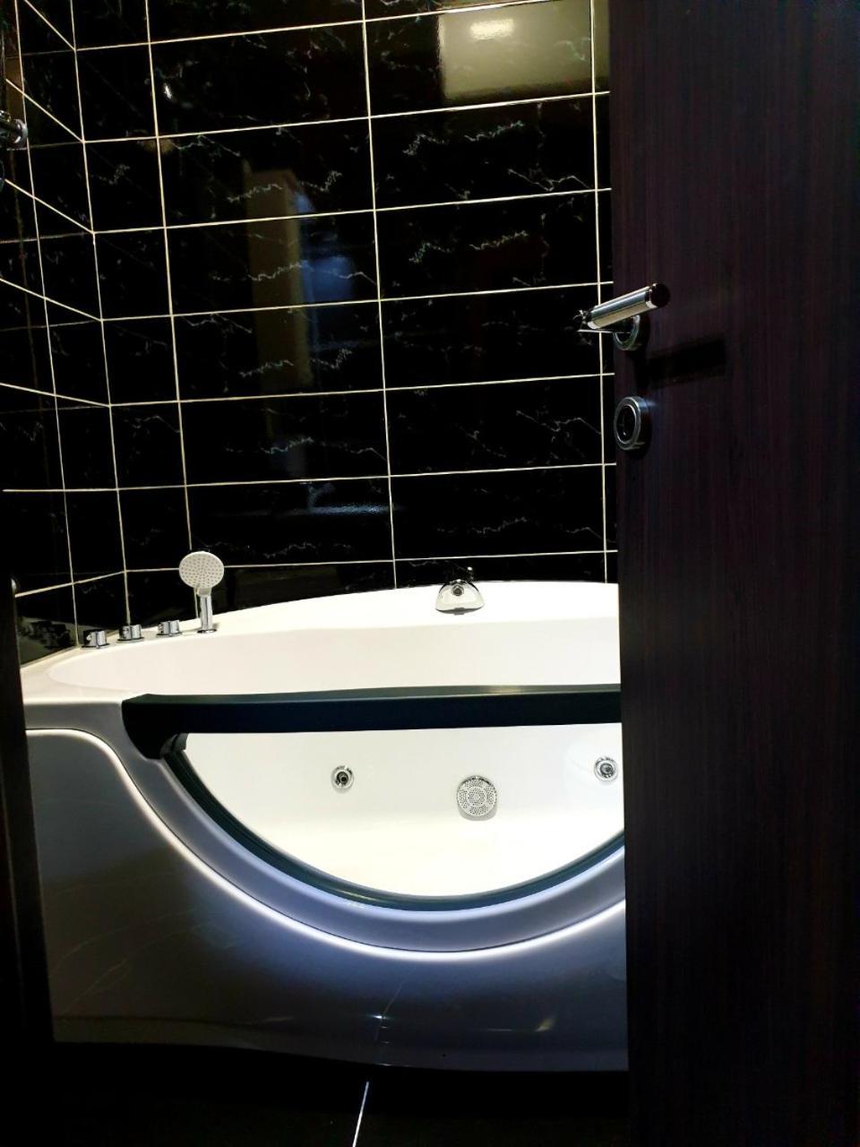 Apartmani Vuk Cetinje Ngoại thất bức ảnh