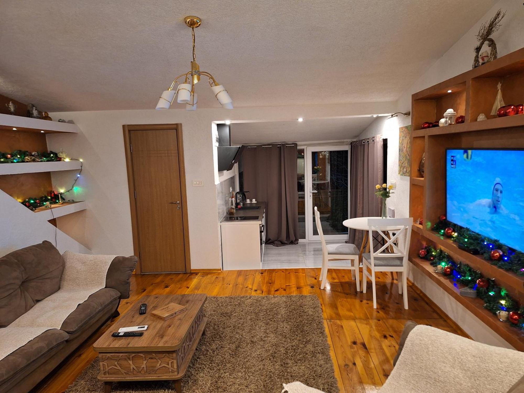 Apartmani Vuk Cetinje Ngoại thất bức ảnh